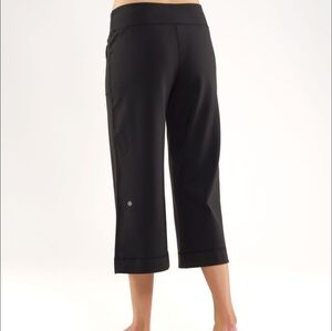 Lululemon Relaxed Fit Crop Size 2 EUC